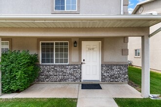 Building Photo - 1637 Talon Dr