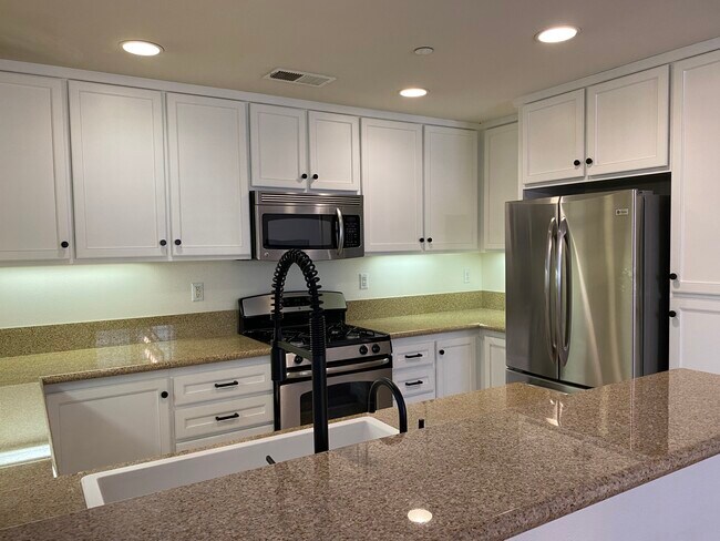 Building Photo - 12357 Hollyhock Dr