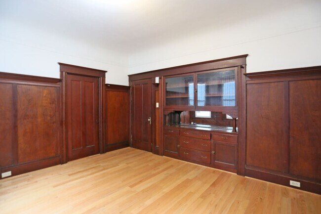 Foto del edificio - OPEN HOUSE:Sunday(2/11)1pm-1:20pm Spacious...