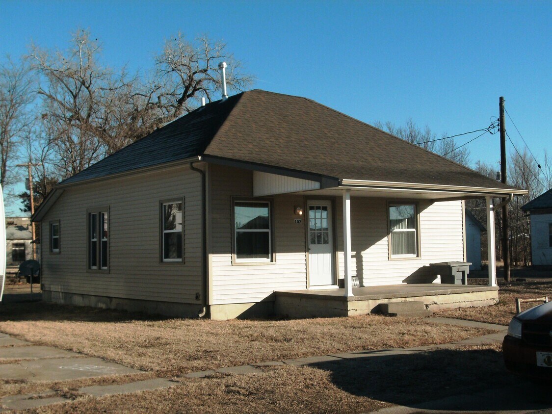 Primary Photo - 102 C