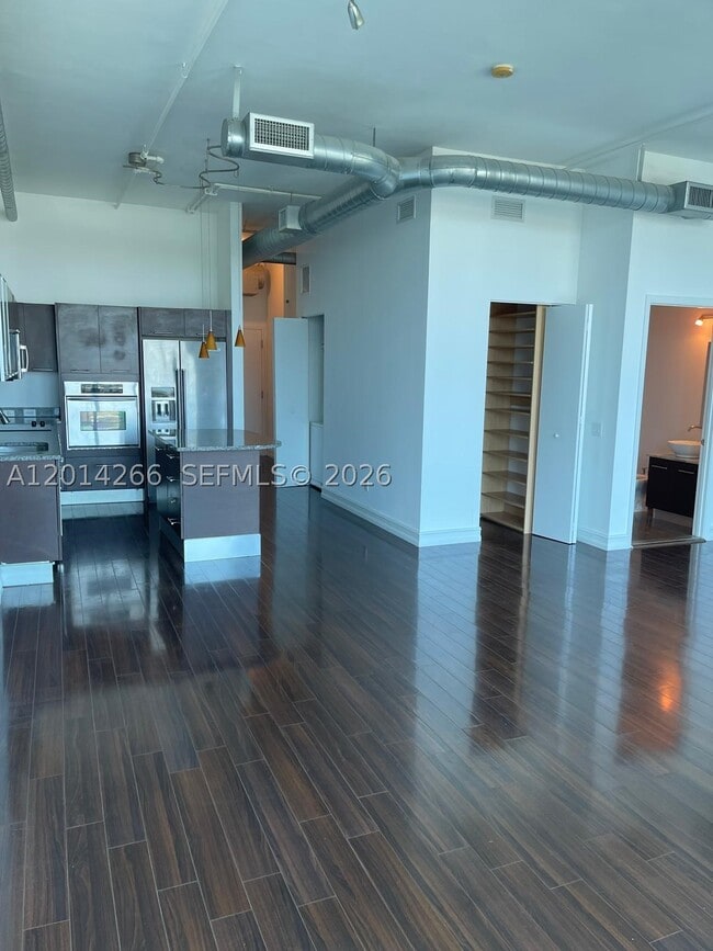 Building Photo - 3029 NE 188th St