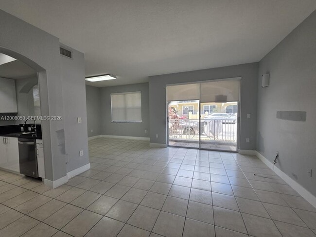 Foto del edificio - 8874 W Flagler St