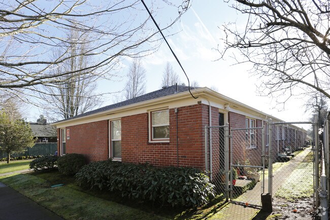 Building Photo - Irvington Court