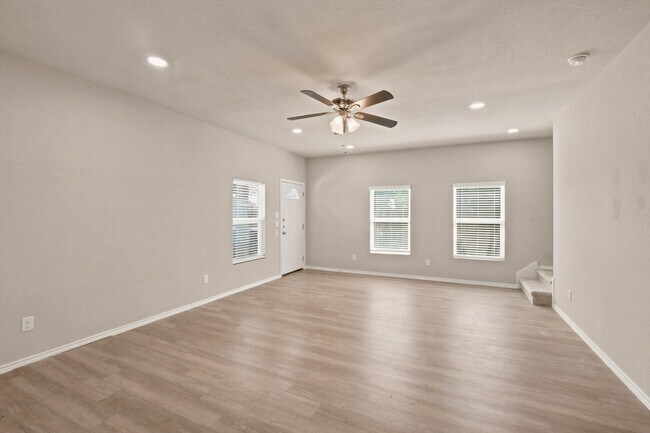 Foto del edificio - 7226 Briar Pl