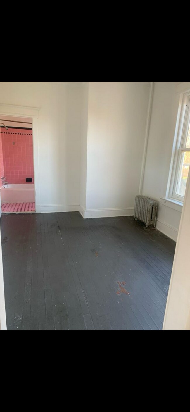 Foto del edificio - 542 E State St