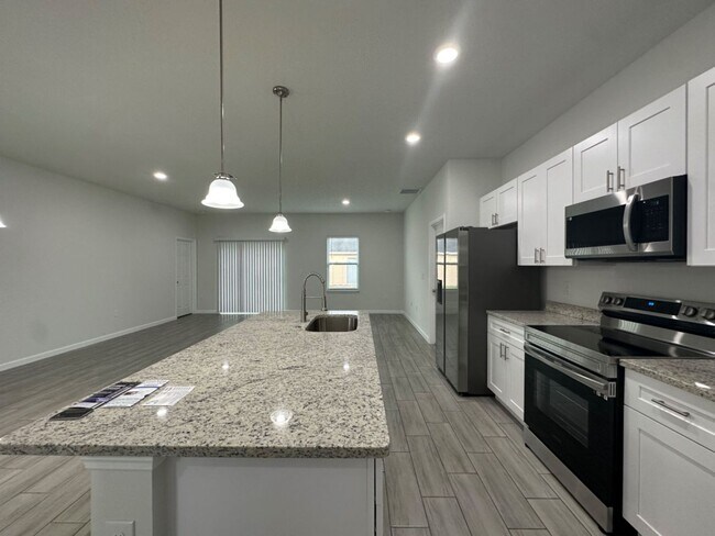 Foto del edificio - Newly Constructed Modern 4 Bed 2 Bath Home!!