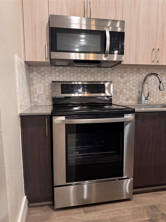 Foto del edificio - 4819 Caroline St