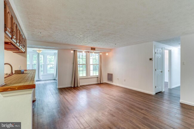 Foto del edificio - 1303 Cedar Crest Ct S