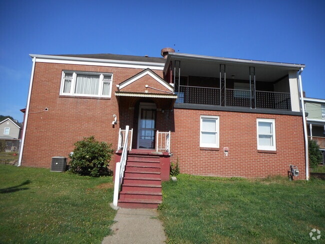 Building Photo - 318 Sheppard Ave