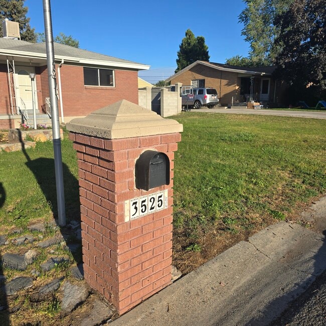 Building Photo - 3525 Royal Scott Dr