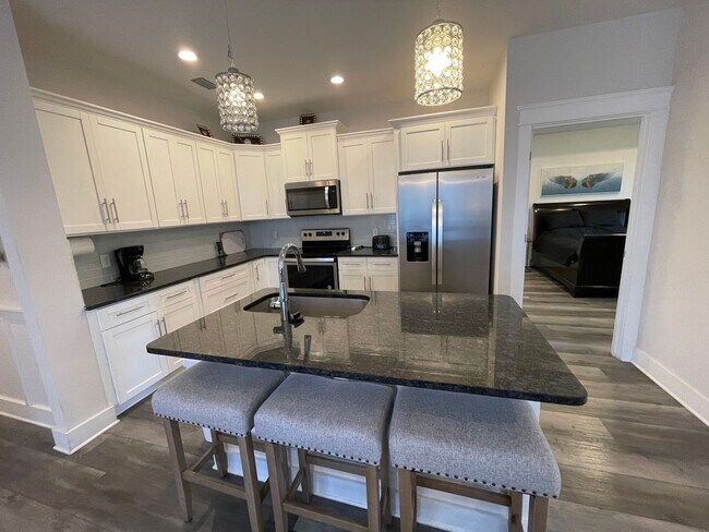 Building Photo - For Lease - 3 BR|2 BA Home on PCB!