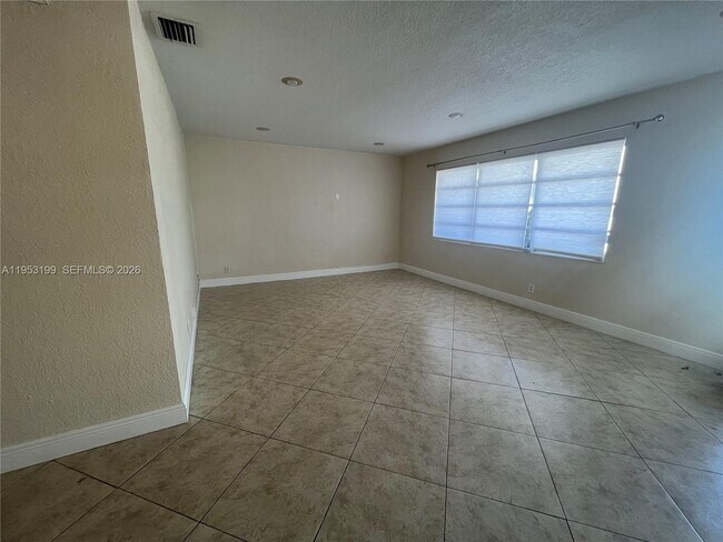 Building Photo - 3923 NE 166th St