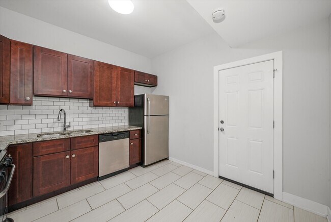 Building Photo - 1054 N Ashland Ave
