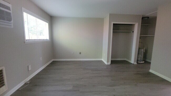 Foto del edificio - 3815 Mcvay Street Southwest Apt C