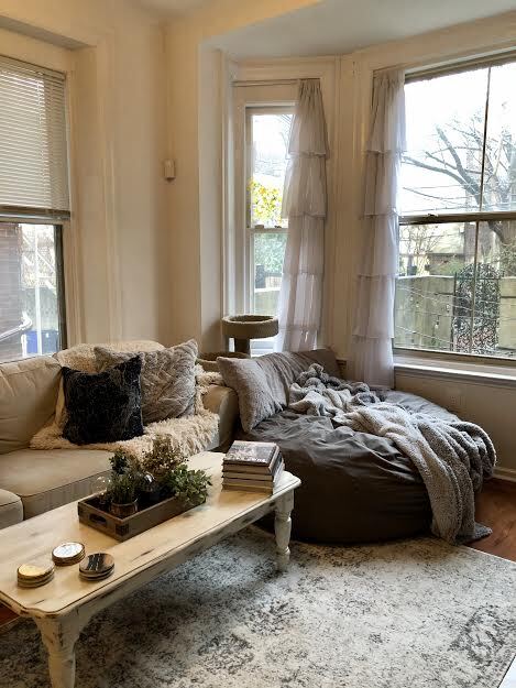 Living Room - Bay window - 1111 Spruce St