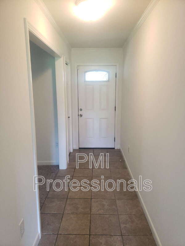 Building Photo - 2988 Parkwood Dr