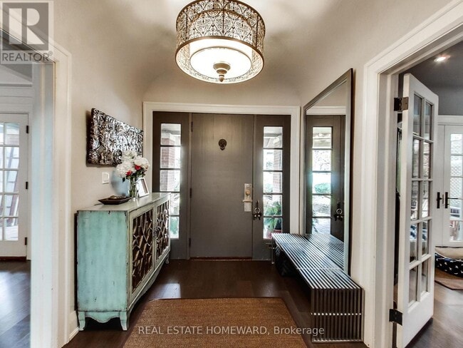 Building Photo - 15 Pine Crescent