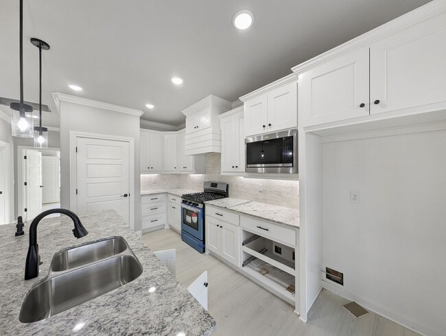 Building Photo - 257 Vicks Cir