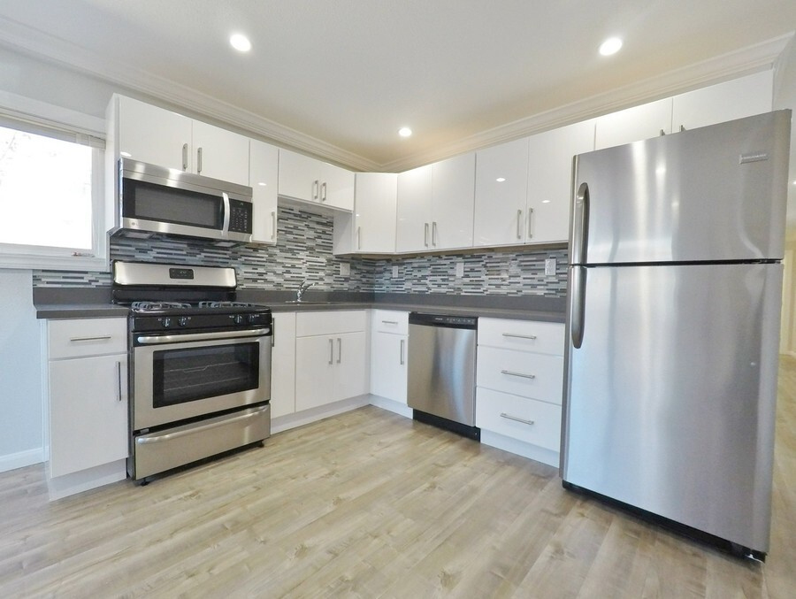 Primary Photo - Remodeled 2BR in NOBE w/ In-Unit Laundry, ...