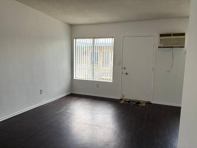 Building Photo - 1.0 bedroom in Los Angeles California 91343
