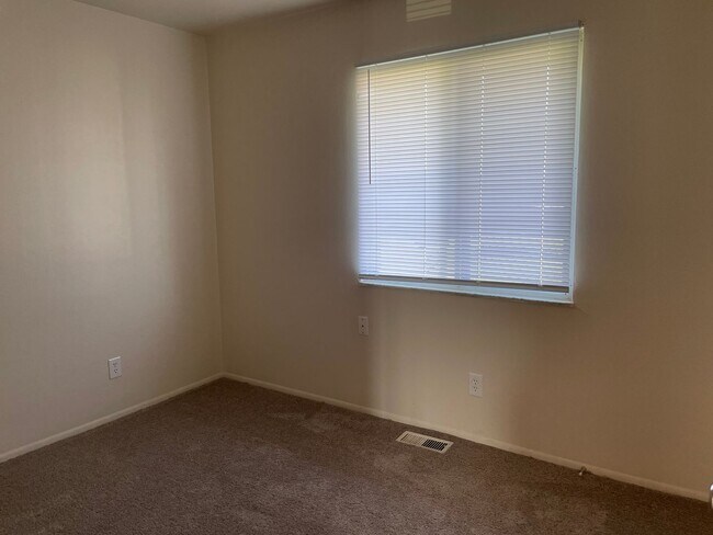 Foto del edificio - 2 bedroom ranch style apartment