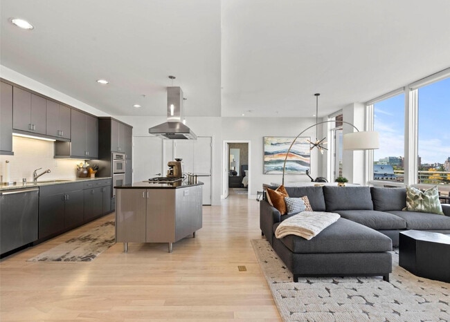 Building Photo - 1401 Delgany St