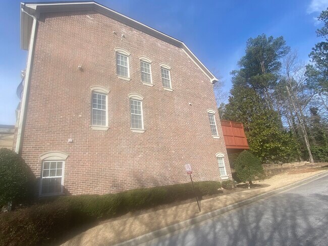 Building Photo - 1200 Arbor Park Ln SW
