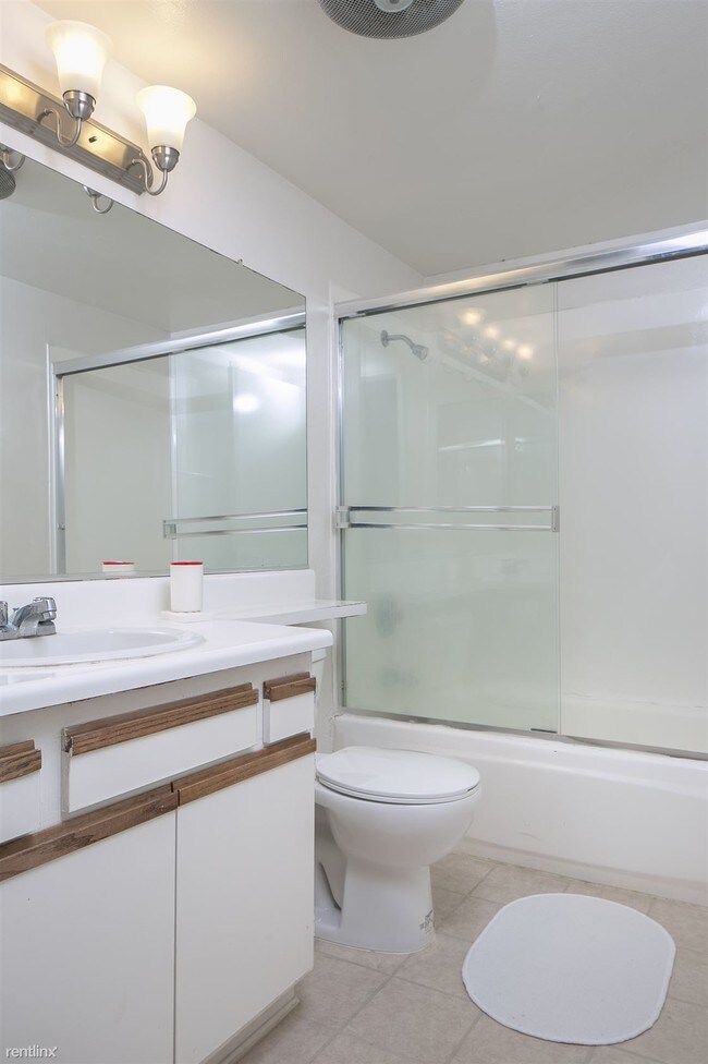 Building Photo - 2 br, 2 bath Apartment - 3700 Parkview Ln