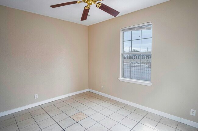 Foto del edificio - 717 N Colorado St