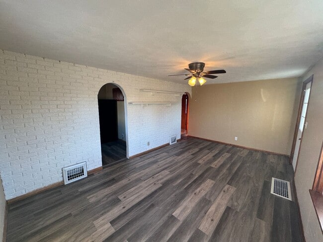 Building Photo - Cozy 2-Bedroom Home In a Peaceful Neighborhood!