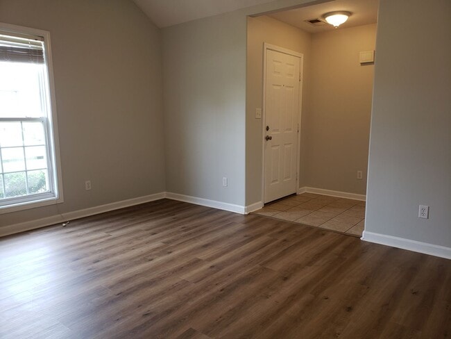 Foto del edificio - 18 Long Meadow Dr