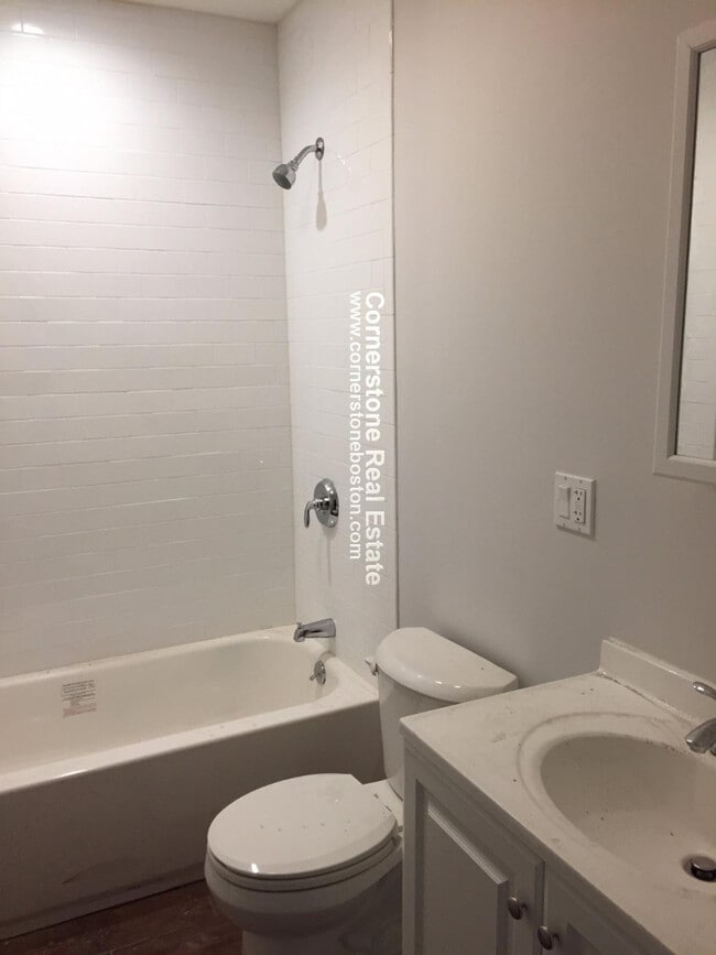 Building Photo - 1293 Cambridge St