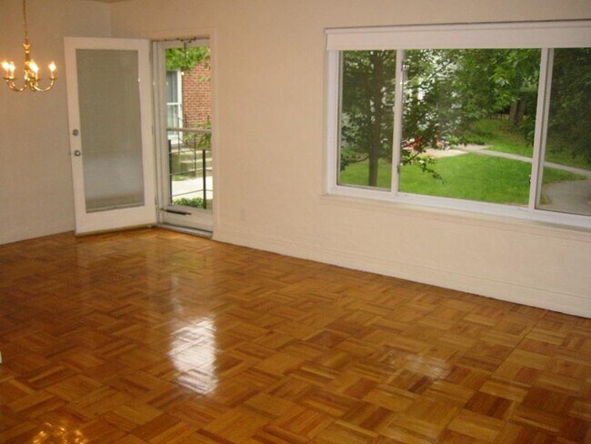 Building Photo - 244 Independence Dr