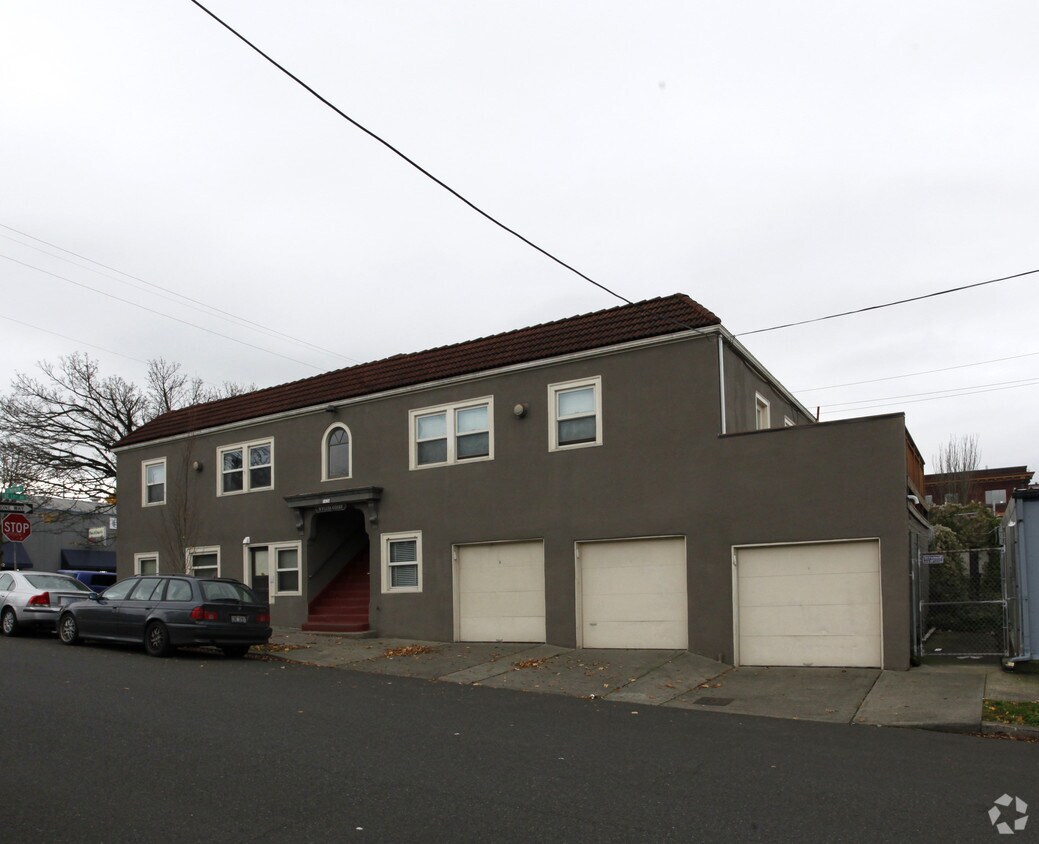 Building Photo - Nyleta Court