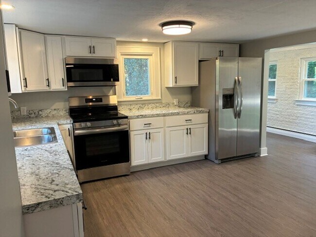 Building Photo - Remodeled Country House