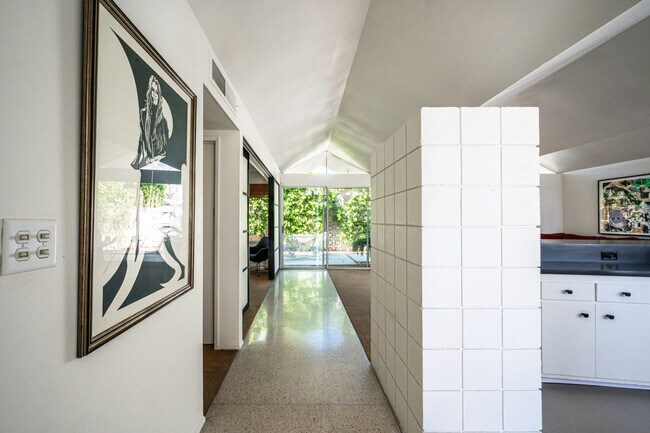 Foto del edificio - 1840 S Araby Dr