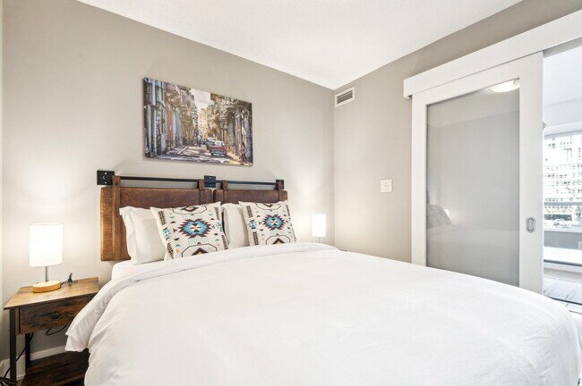 Photo du bâtiment - 20 Blue Jays Way