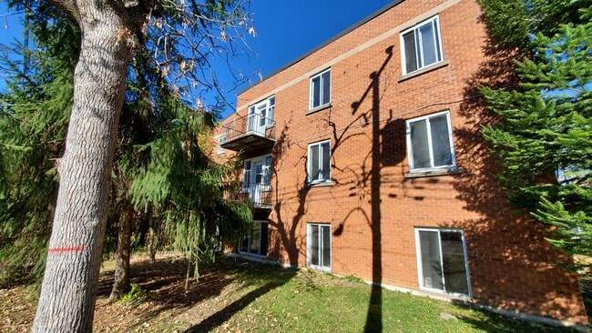 Building Photo - 5140 Av Randall