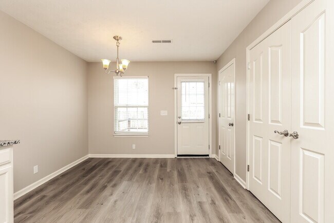 Building Photo - 1225 Eastwoods Dr