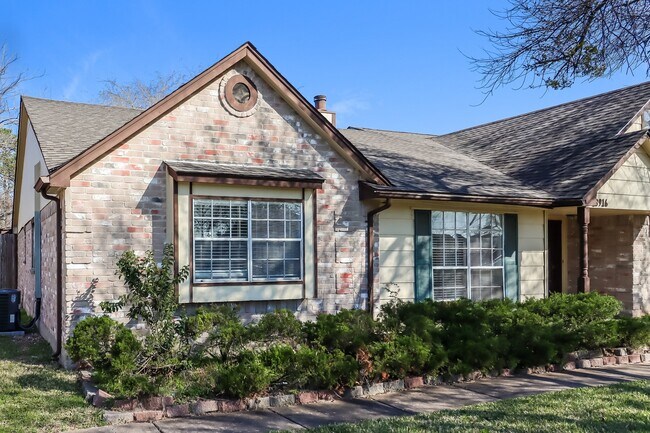 Foto del edificio - 13916 Bonnercrest Dr