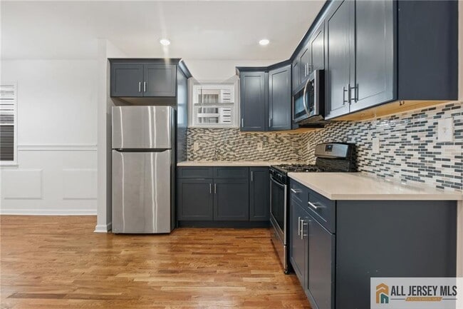 Building Photo - 362 1/2-362 New St