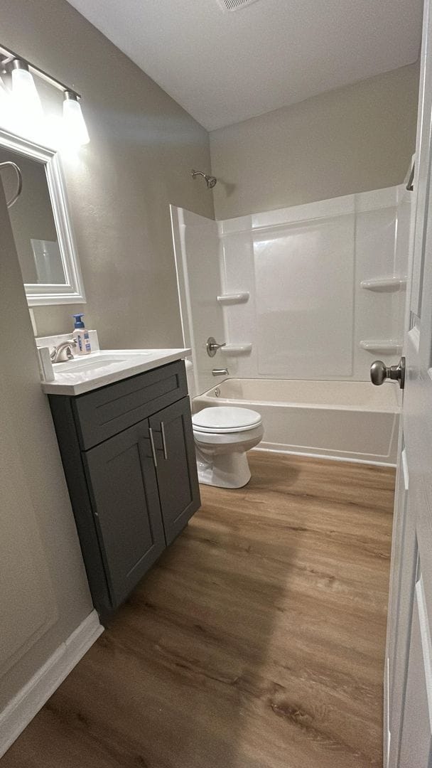 Building Photo - 1704 Holly Dr