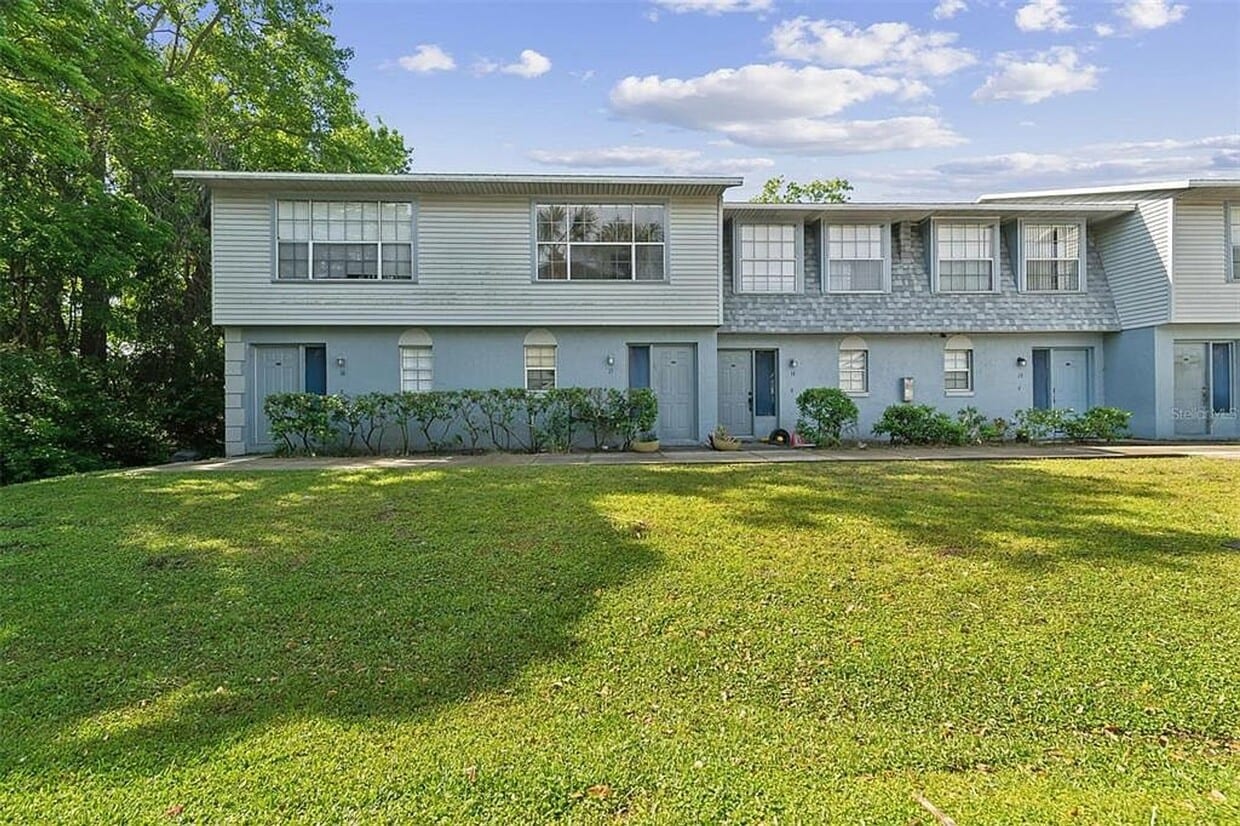 2 Bed 2 Bath Townhouse Two Story with Comm... - 2 Bed 2 Bath Townhouse Two Story with Comm...