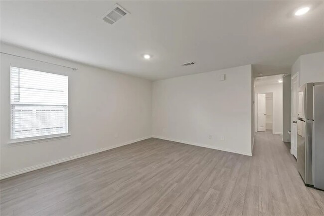Building Photo - 9027 Madera Rd