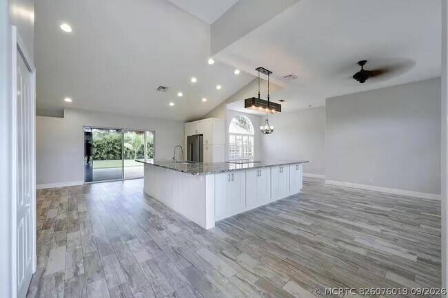 Foto del edificio - 13383 Temple Blvd