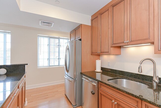 Building Photo - 20 Chapel St