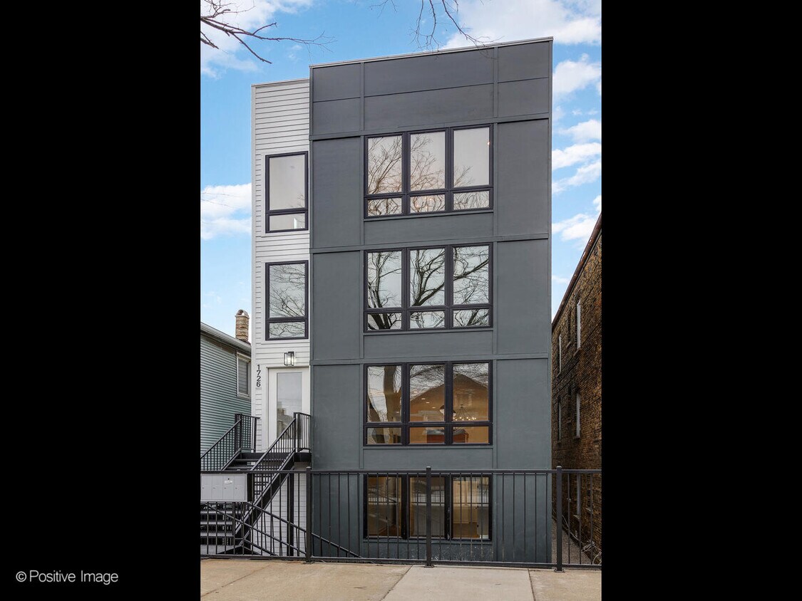 Primary Photo - 2122 W 18th Pl