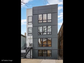 Building Photo - 2122 W 18th Pl
