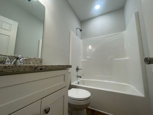 Foto del edificio - 160 Johnson Dr Ext
