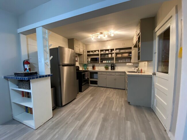 Foto del edificio - 4016 Leila Ln